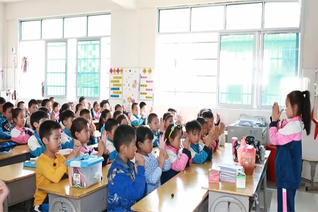 Experimental primary school party building propaganda
